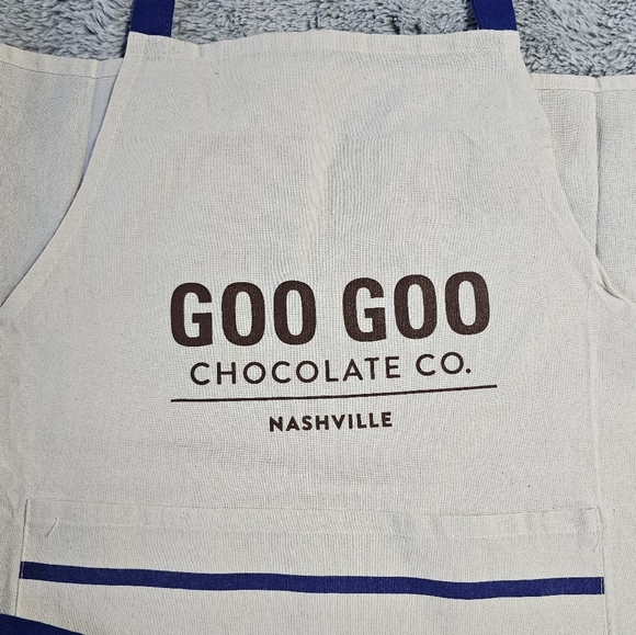 Brand New Goo Goo Cluster Apron - Picture 2 of 4
